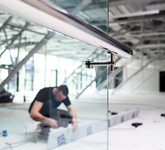 Largo, FL highly skilled glass repair technicians